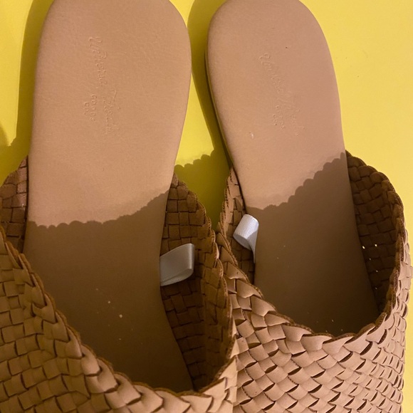 Universal Threads slip ons flat sandal US 9.5 - Picture 3 of 5